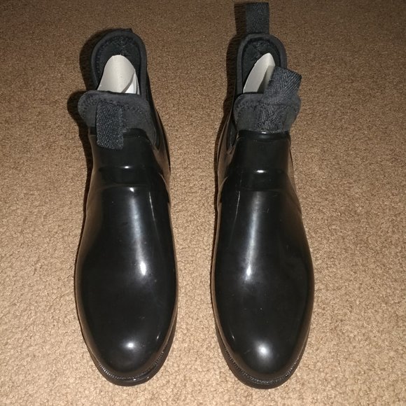 Nine West: DEVIN Black Shiny Rain Booties - Women's Size 9M - Picture 5 of 12